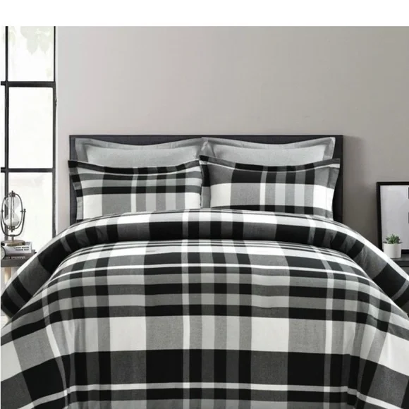 The Grav Barn Cedar Tree Yarn dyed black and white 
5-piece Comforter Set - Picture 2 of 9